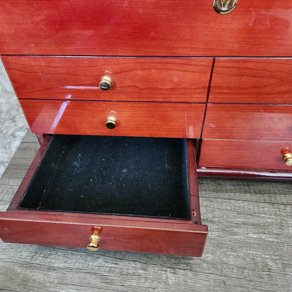 Antique-Style Humidor - Picture 3 of 5